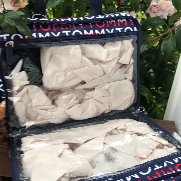 Tommy Hilfiger Cosmetic Bag - Picture 5 of 6